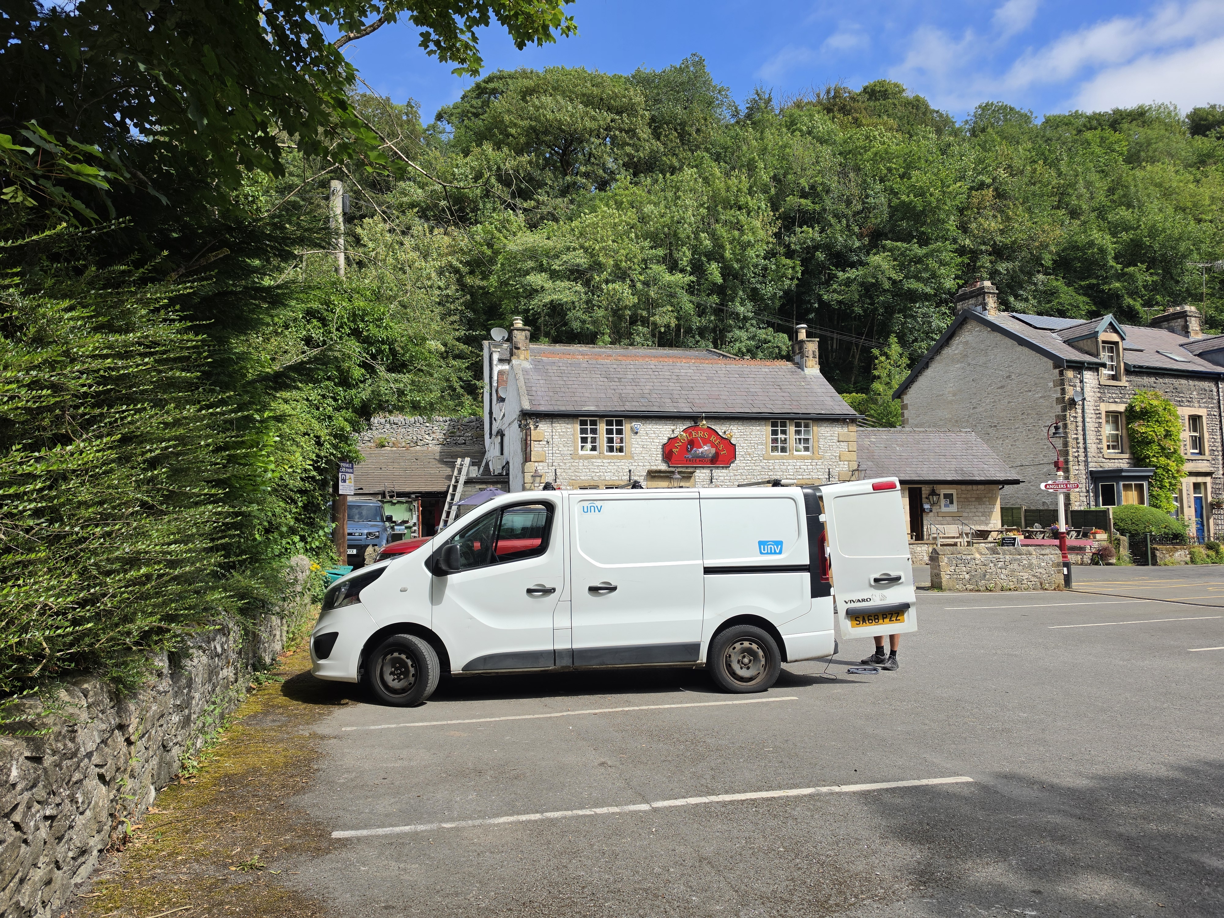 Starlink hardware pre-installation checks at the rural pub