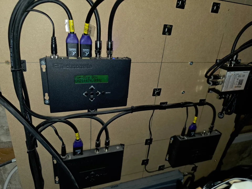 Technomate HDMI DVB-T RF modulator with labelled HDMI and coax connections